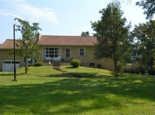 1890 Winfield Rd, Winfield, WV 25213