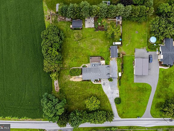 4th image of 333 S Sandy Hill Rd