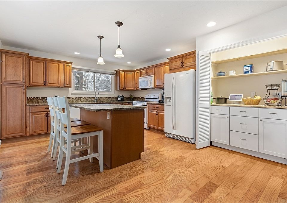 1st image of 2 Arrowhead Cir #2