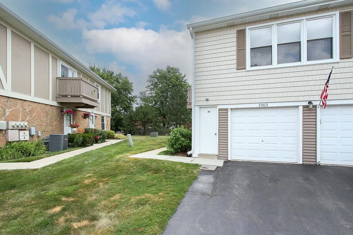 2 bed, 1000 sqft, $2,100 — Photo 2
