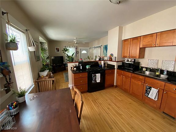 2nd image of 1574 Ridgewood Ave
