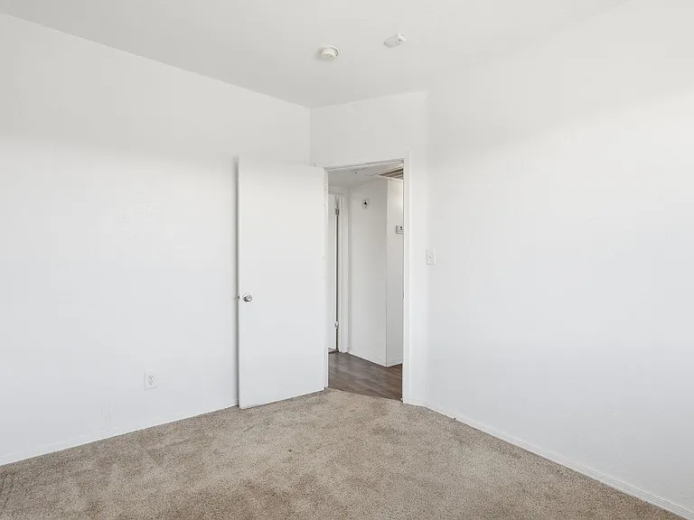Alvernon811-835 — Photo 32