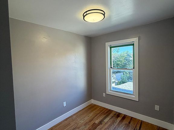5th image of 7 S Reid St