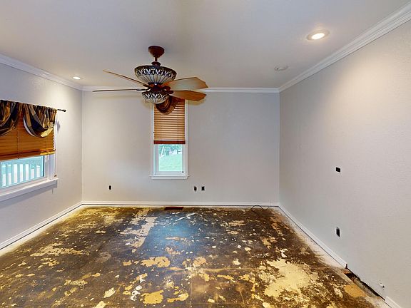 5th image of 210 Fairview Ave