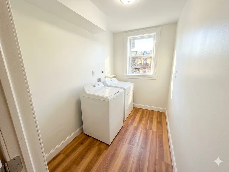 1835 Corcoran St NE — Photo 8