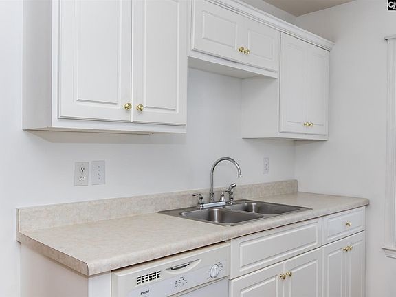 5th image of 236 Philmont Dr
