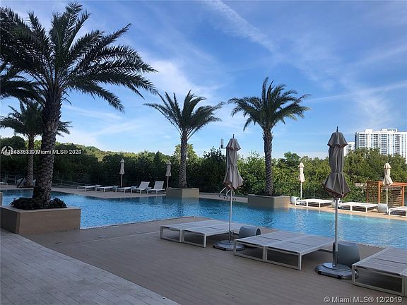 4th image of 16385 Biscayne Blvd Unit 2307