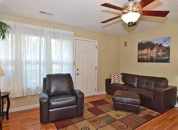 3rd image of 3704 E McLoughlin Blvd