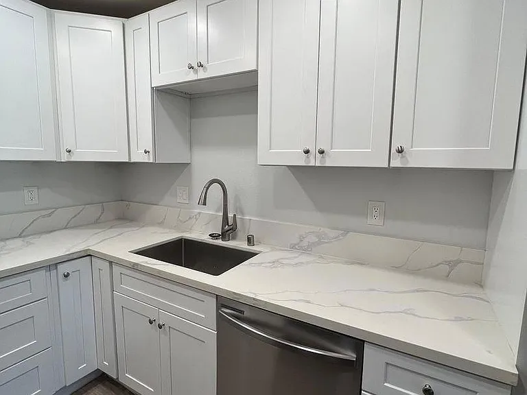 333 Lansing Cir #D — Photo 12