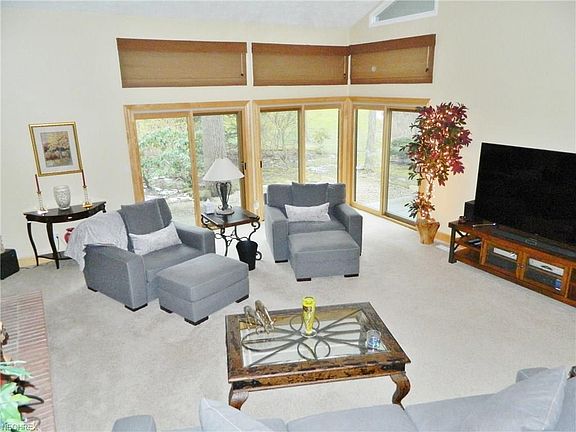 4th image of 590-15 Russet Woods Ln