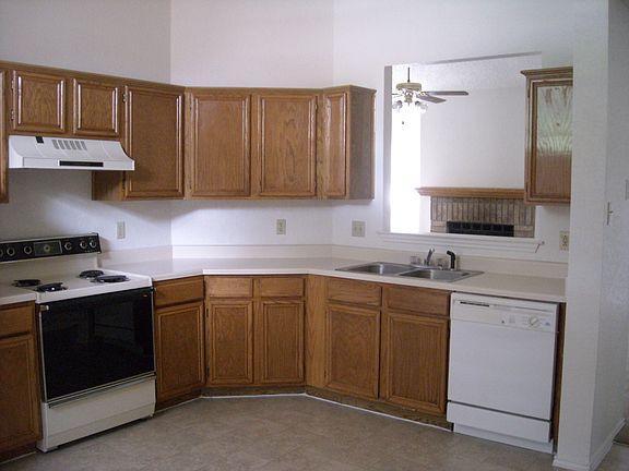 4th image of 2405 Woodlands Dr