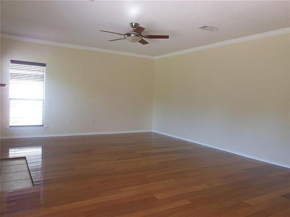 3rd image of 4821 Lennox Blvd