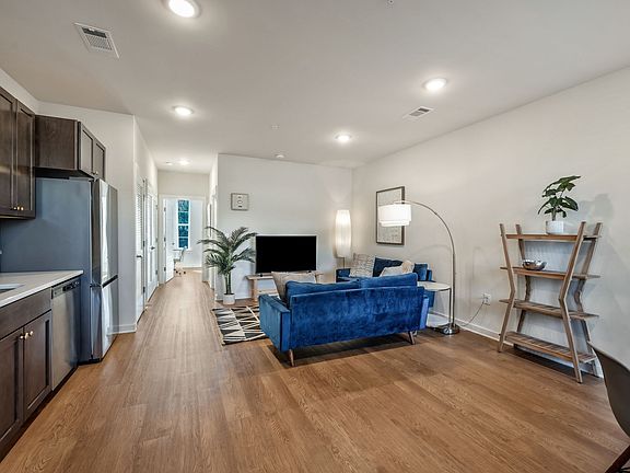 3rd image of 600 E Trinity Ln #115