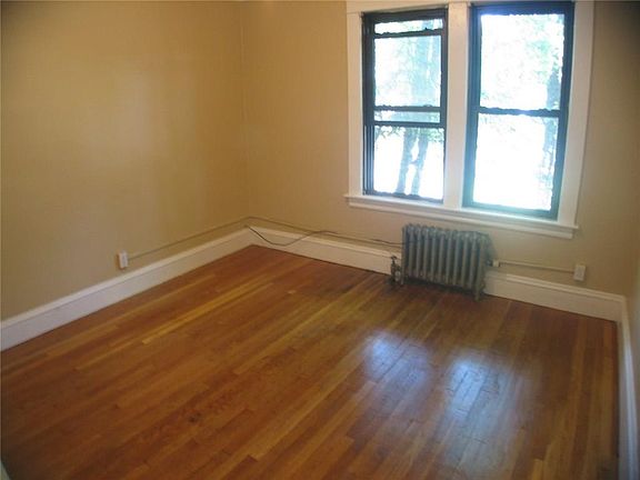 2nd image of 58 60 Taft Ave #1