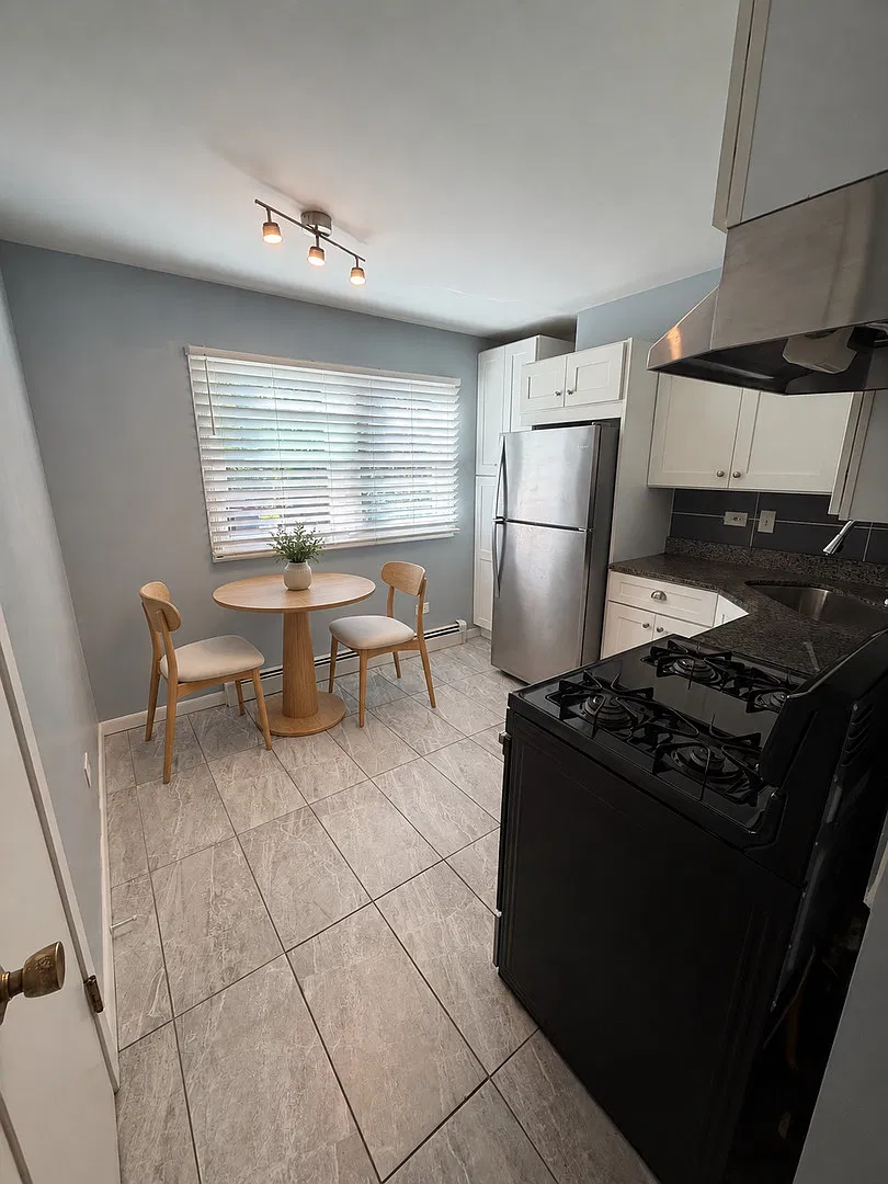 119 Cliff St — Photo 4