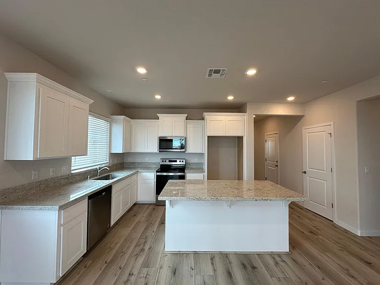 8136 Pasadena Dr — Photo 6