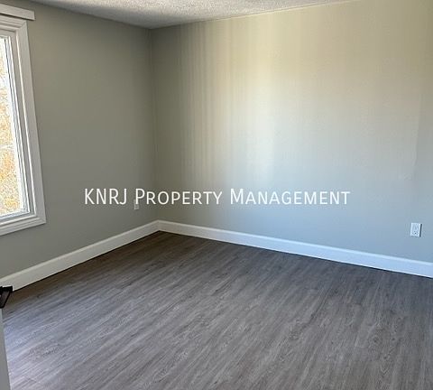 4th image of 332 2nd Ave E #3