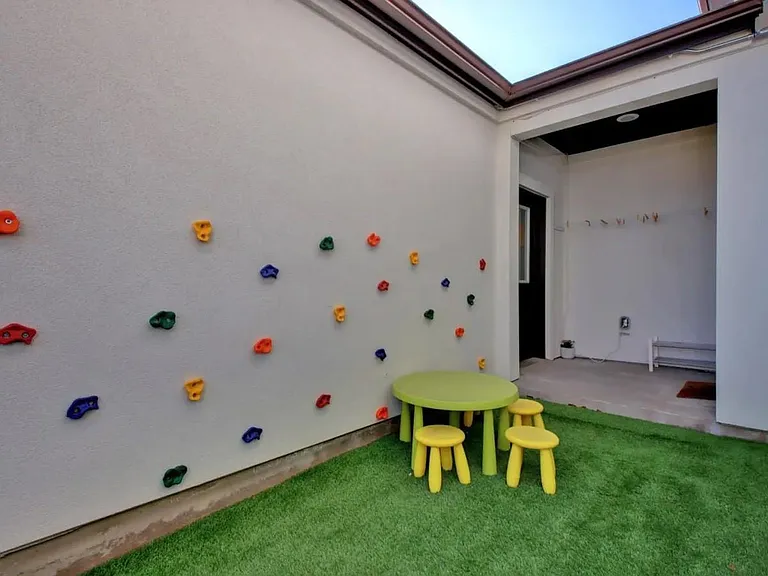 4711 Vaughan St — Photo 33