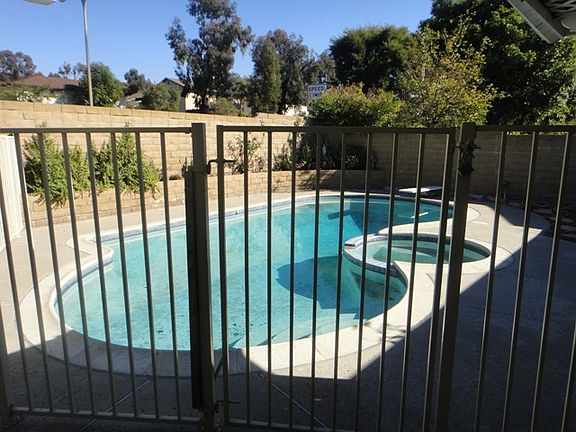 4th image of 1721 E Woodridge Cir