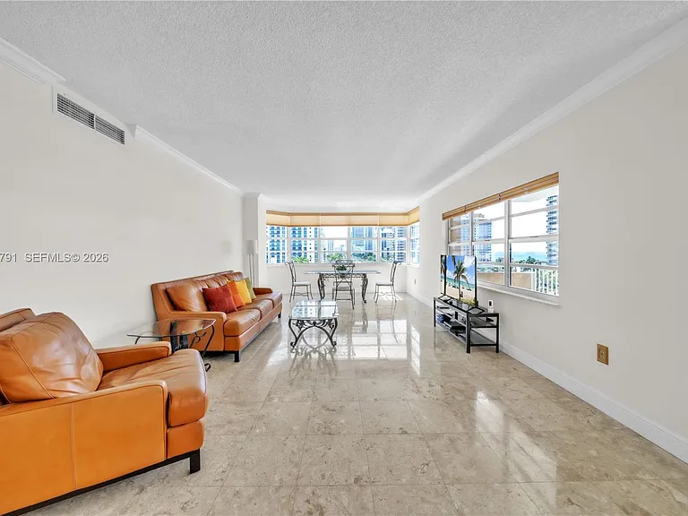 1985 S Ocean Dr #6P — Photo 1