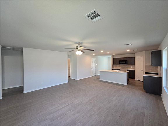 3rd image of 1102 Riggs St