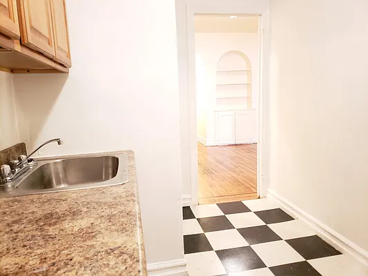 Rented by Zuz Realty | media 9