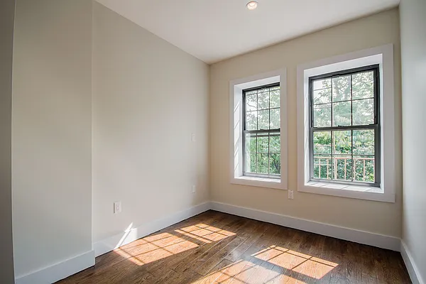 Rented by Nooklyn NYC LLC | media 45