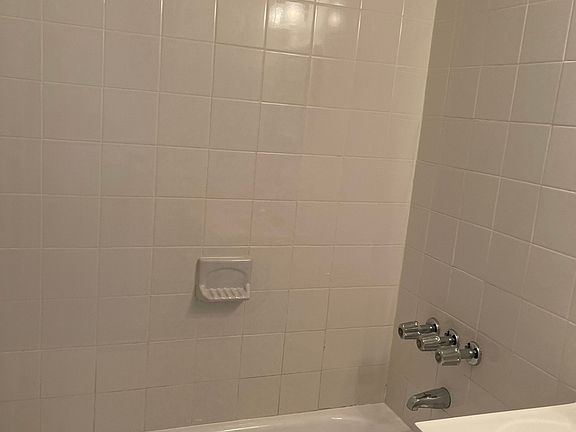 5th image of 25-70 23rd St #3R