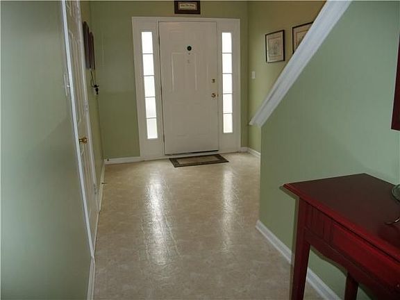 3rd image of 35 Brittany Ln