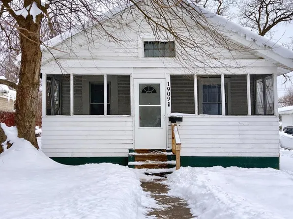 1909 S Brookfield St, South Bend, IN 46613