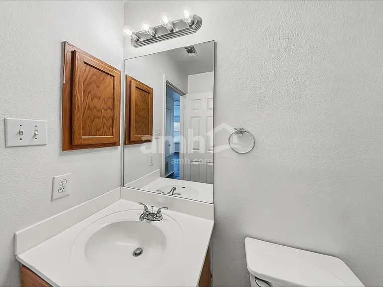 2915 Encino Riv — Photo 15