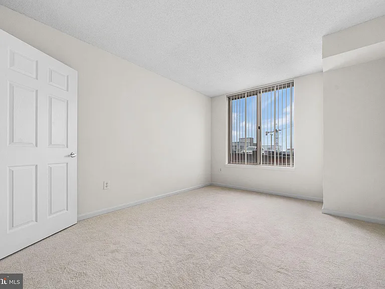2726 Gallows Rd #619 — Photo 14