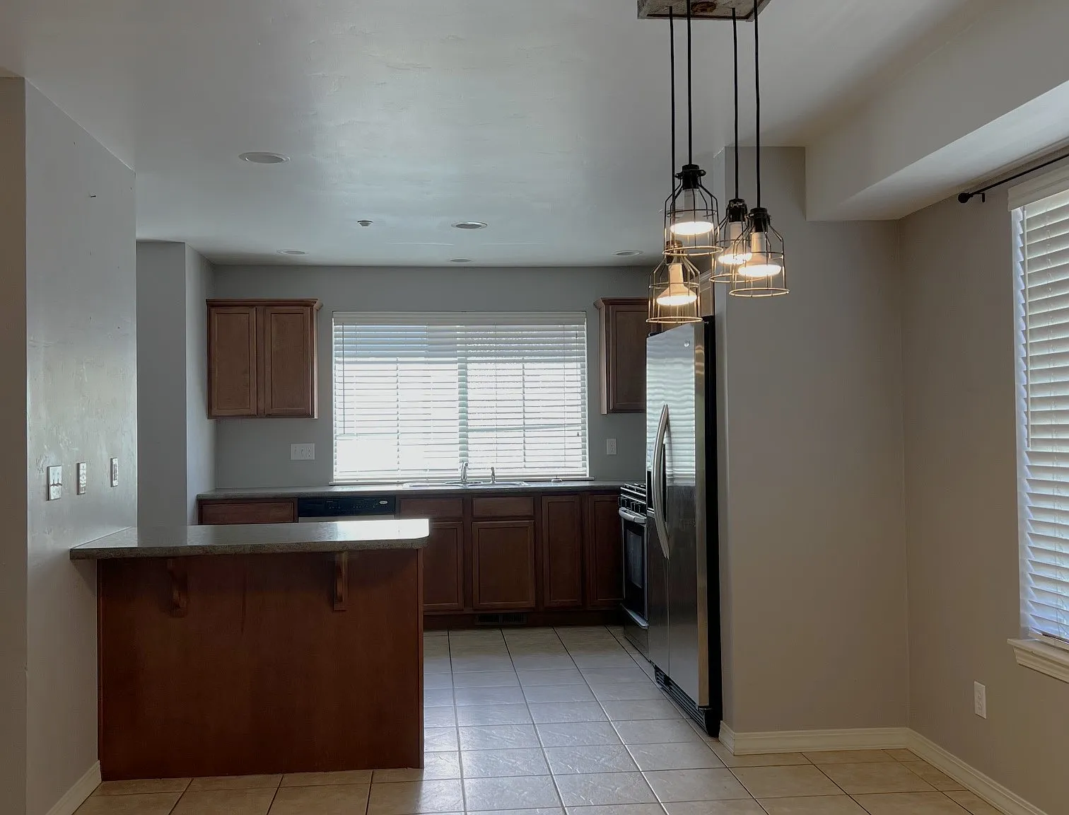 3 bed, 2.5 bath, 1356 sqft, $3,050 — Photo 3