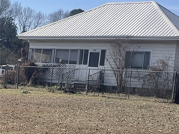 3rd image of 1399 Mason Rd