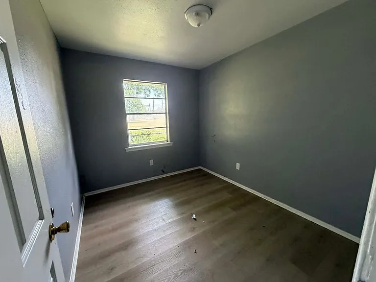 430 Fuller St — Photo 6