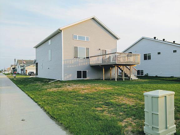 4th image of 902 29th Ave W
