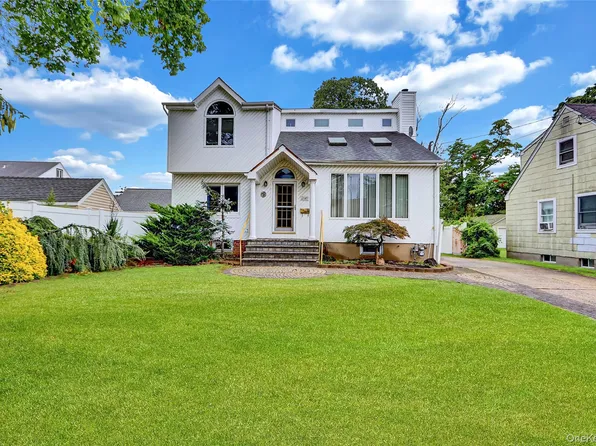 2689 Cedar Court, Oceanside, NY 11572