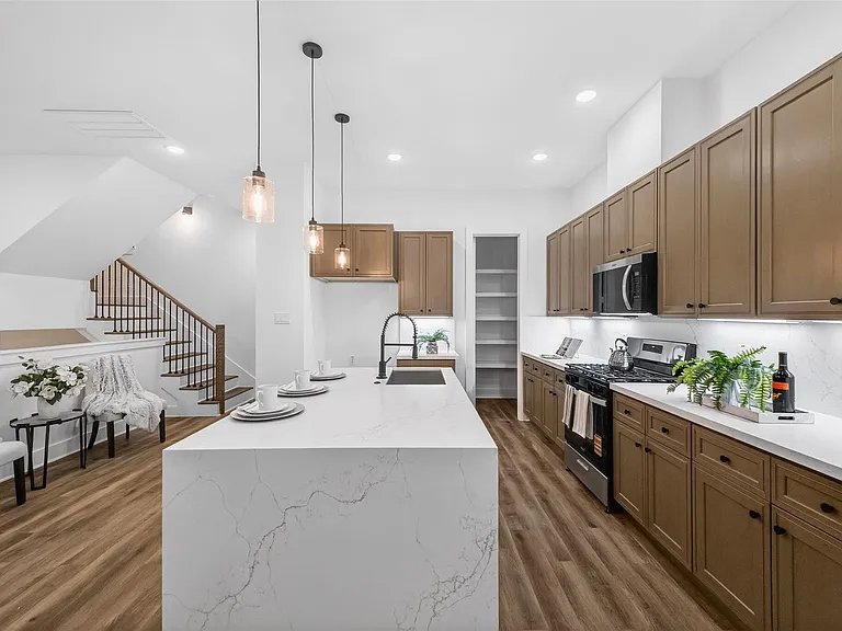 3003A Delano St — Photo 20