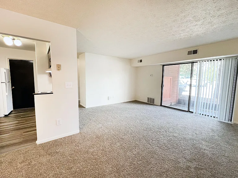Four Worlds Apartments — Photo 60