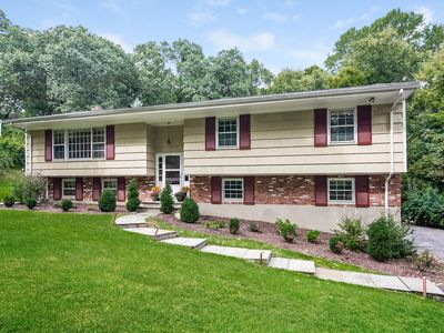 41 Greenbriar Dr, Chappaqua, NY, 10570
