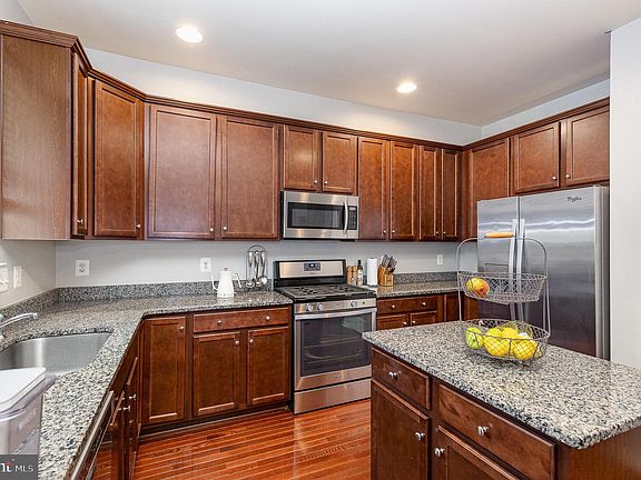 4th image of 204 Germanna Way #16