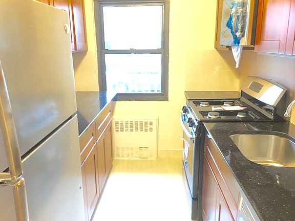 4th image of 6712 197th St