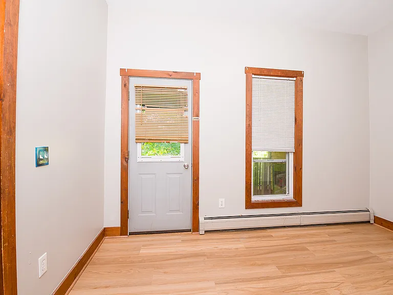 215-2 E Main St — Photo 14