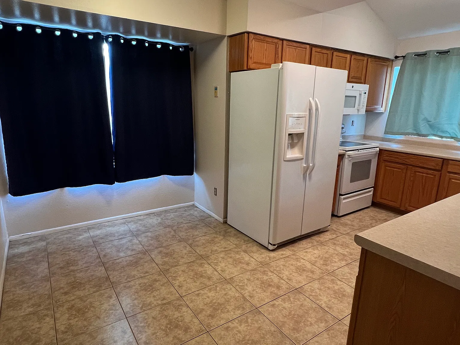 3 bed, 2.5 bath, 1487 sqft, $2,200 — Photo 3