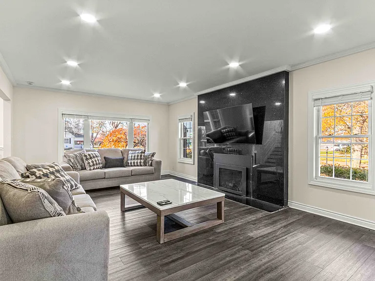 115 Biddle Ave — Photo 8