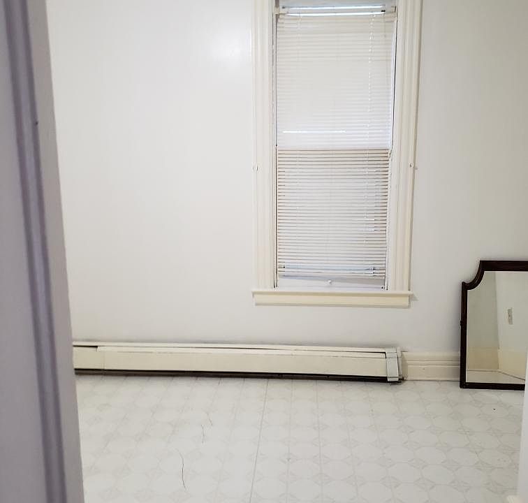 2nd image of 520 Mumford St
