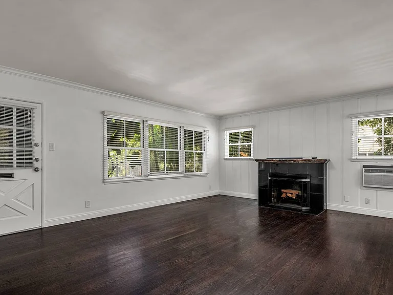 1032 Carol Dr #2 — Photo 3