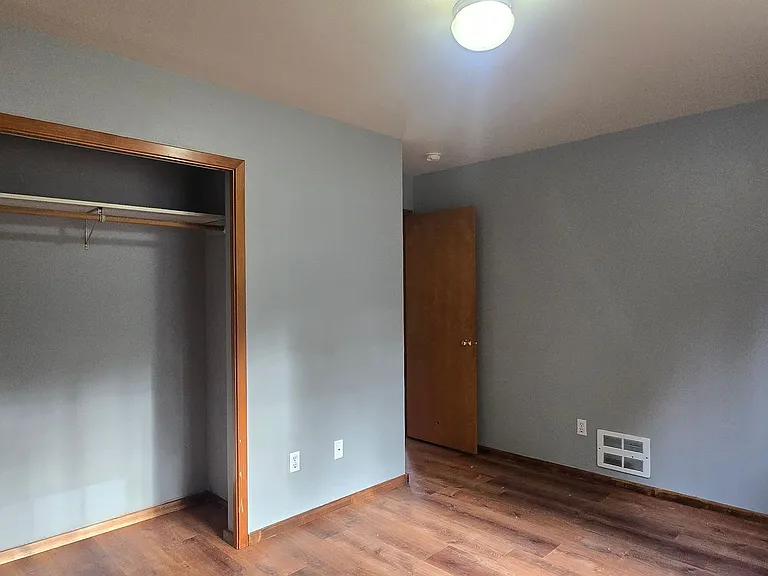 11 E Eld Pl — Photo 8