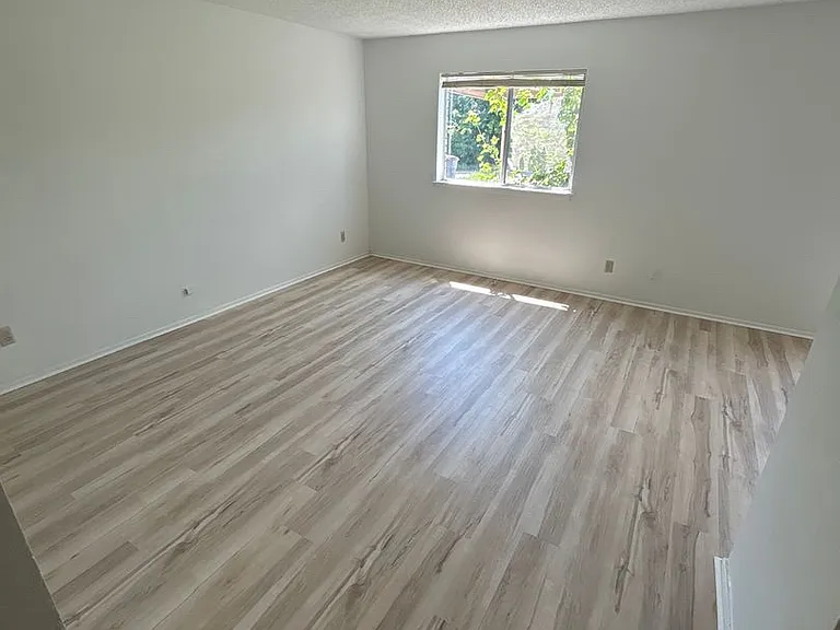 5510 Brookview Ct #B — Photo 7