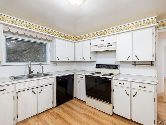 4th image of 17 Maple Ave